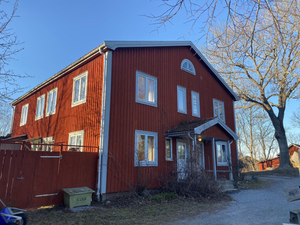 Röda Internathus på Järna Naturbruksgymnasium - exteriör